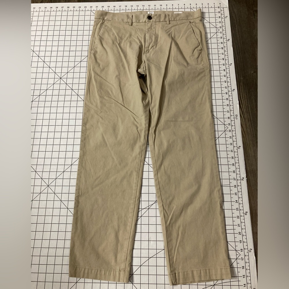 GAP Men’s Size 34/32 Straight Tan‎ Khaki Pants